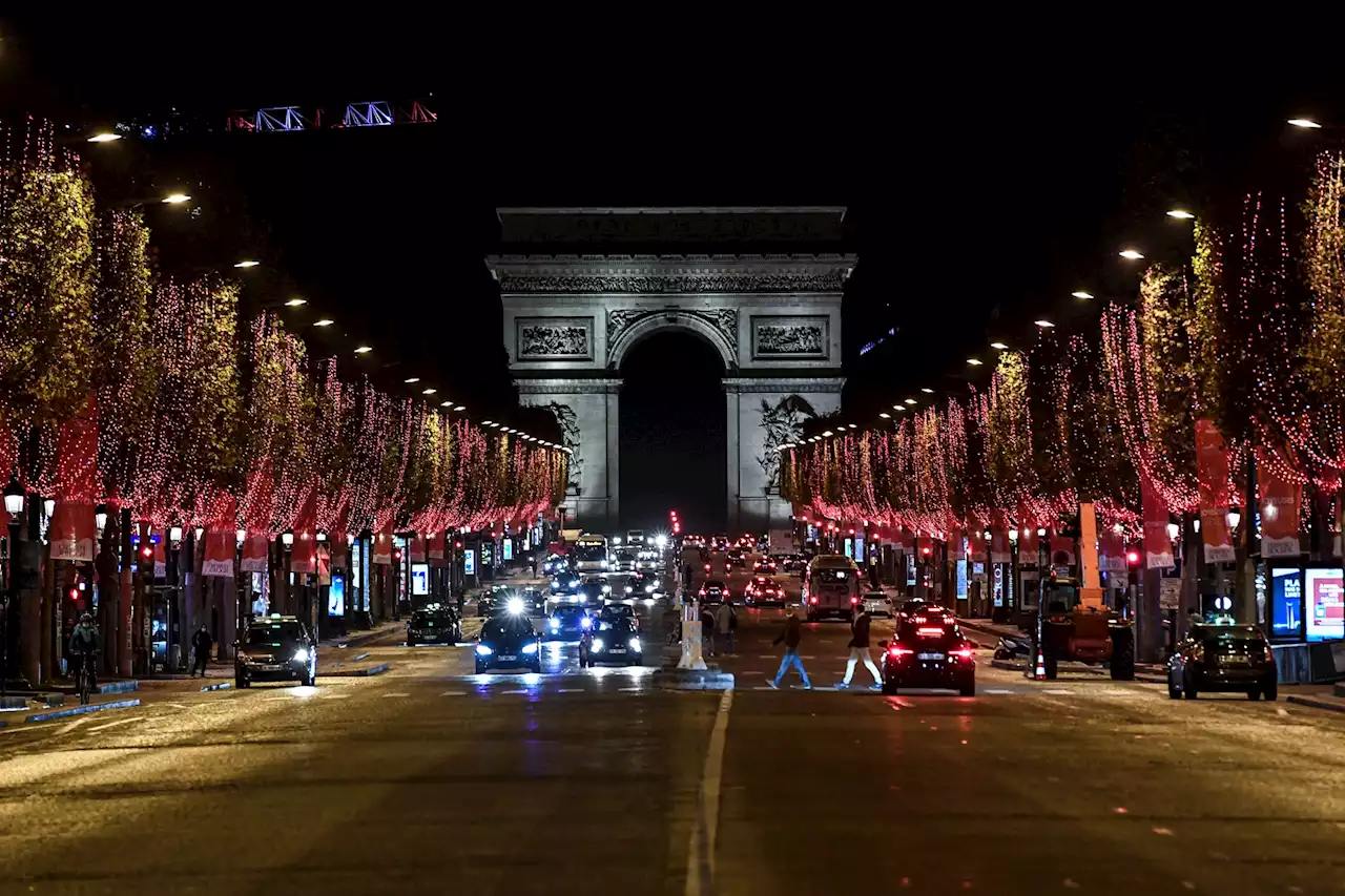 Noël 2022 : les illuminations sur les Champs-Élysées s'adaptent à la sobriété énergétique