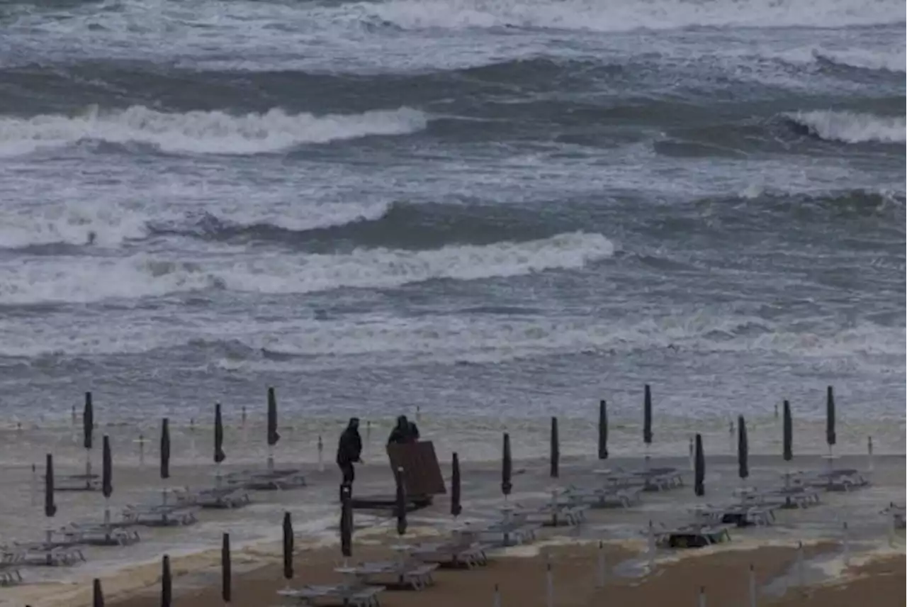 Meteo, brividi autunnali al mattino: rovesci sull’area adriatica