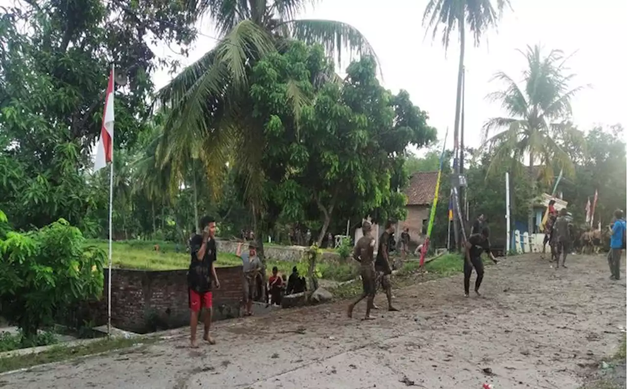 Awal Mula Tradisi Popokan Lempar Lumpur di Desa Sendang Kabupaten Semarang