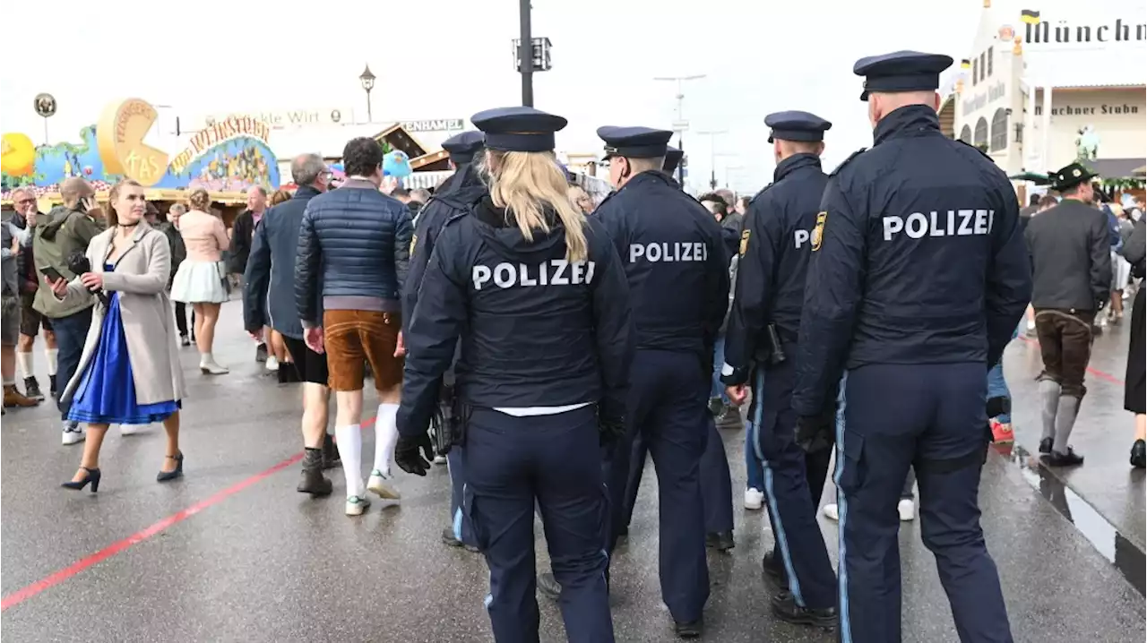 Oktoberfest 2022: Wiesnbesucher attackieren Polizisten