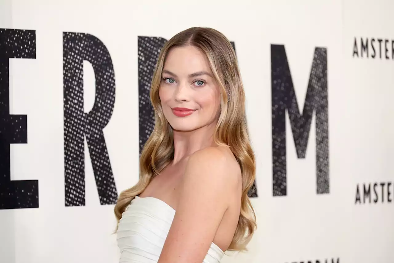 Margot Robbie is a Blushing Bride at the ‘Amsterdam’ Premiere