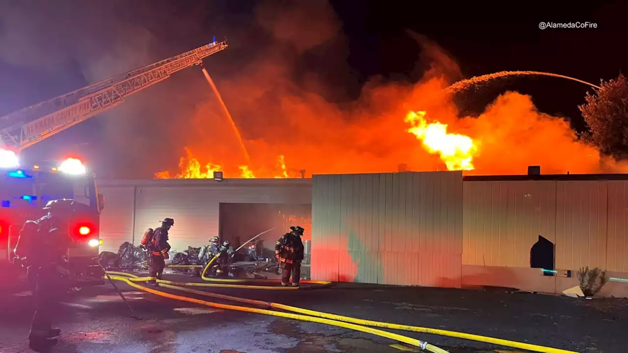 Firefighters battling 3-alarm commercial building fire in San Leandro