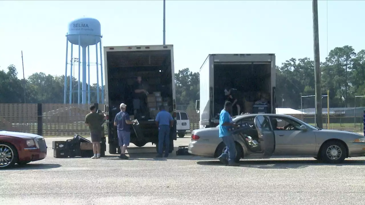 Hundreds Drive Thru Food Giveaway in Selma - Alabama News