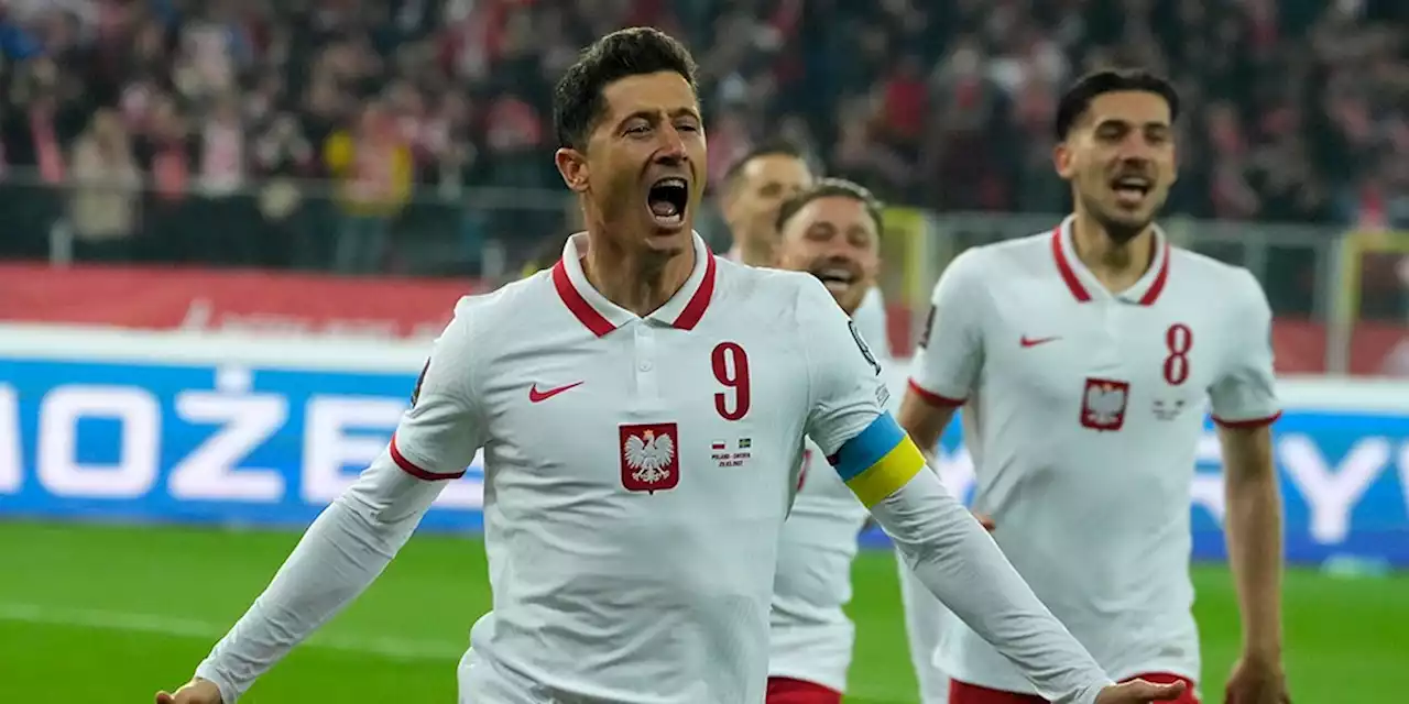 Eksistensi Ukraina di Lengan Robert Lewandowski - Bola.net