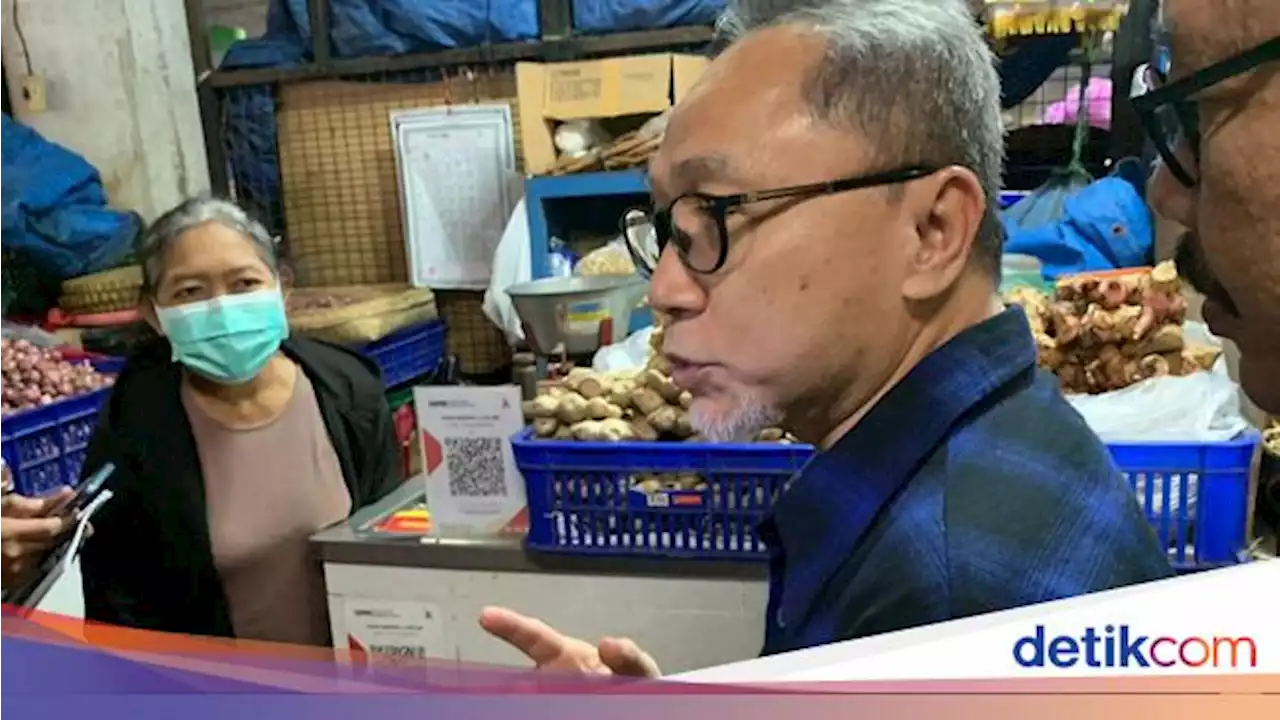 Blusukan ke Pasar Badung Bali, Zulhas Borong Dagangan buat Emak-emak