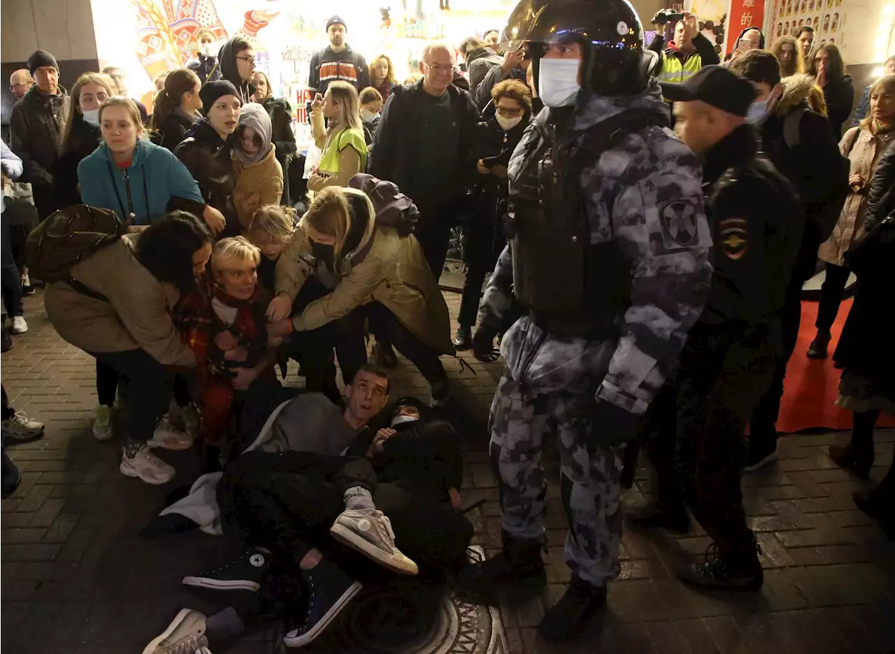 1,200 Protesters Detained Across Russia After Putin’s Partial Military Draft, Human Rights Group Says