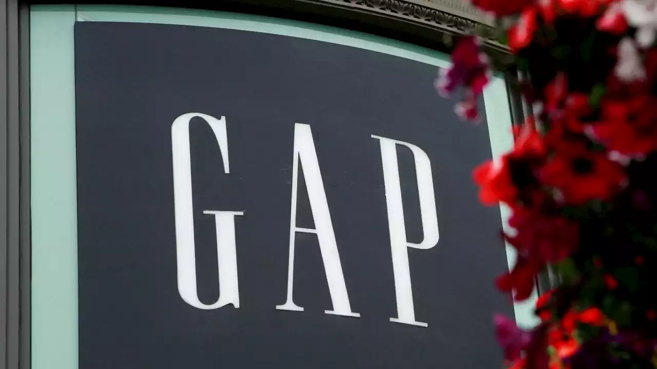 Gap is cutting 500 corporate jobs