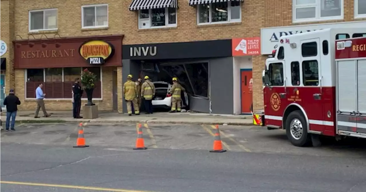 Vehicle crashes through front of Hill Avenue business in Regina | Globalnews.ca