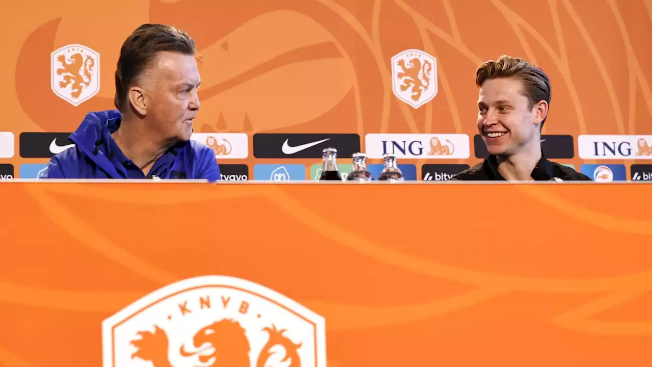 Louis Van Gaal Isyaratkan Lebih Senang Frenkie De Jong Cabut Dari Barcelona | Goal.com Indonesia