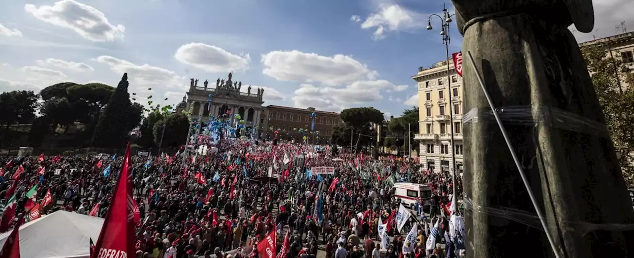 Addio alle piazze. La grande fuga di partiti poco amati (di F. Martini)