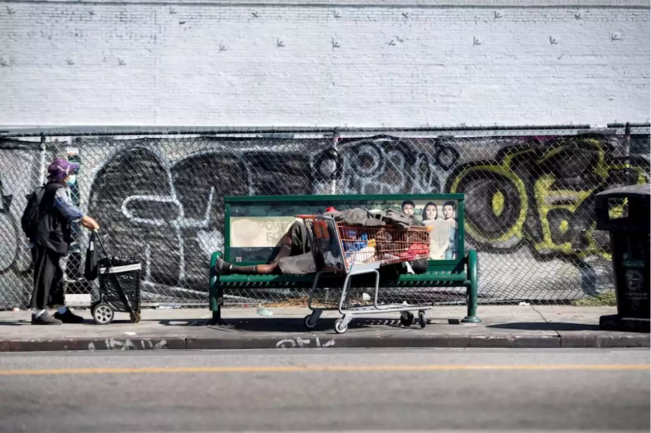 Long delays, dirty stops and lack of shade greet many Los Angeles bus riders, survey finds