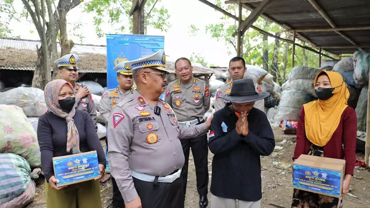 HUT Bhayangkara Lantas ke-67, Korlantas Polri Bantu Warga di TPST Piyungan Bantul