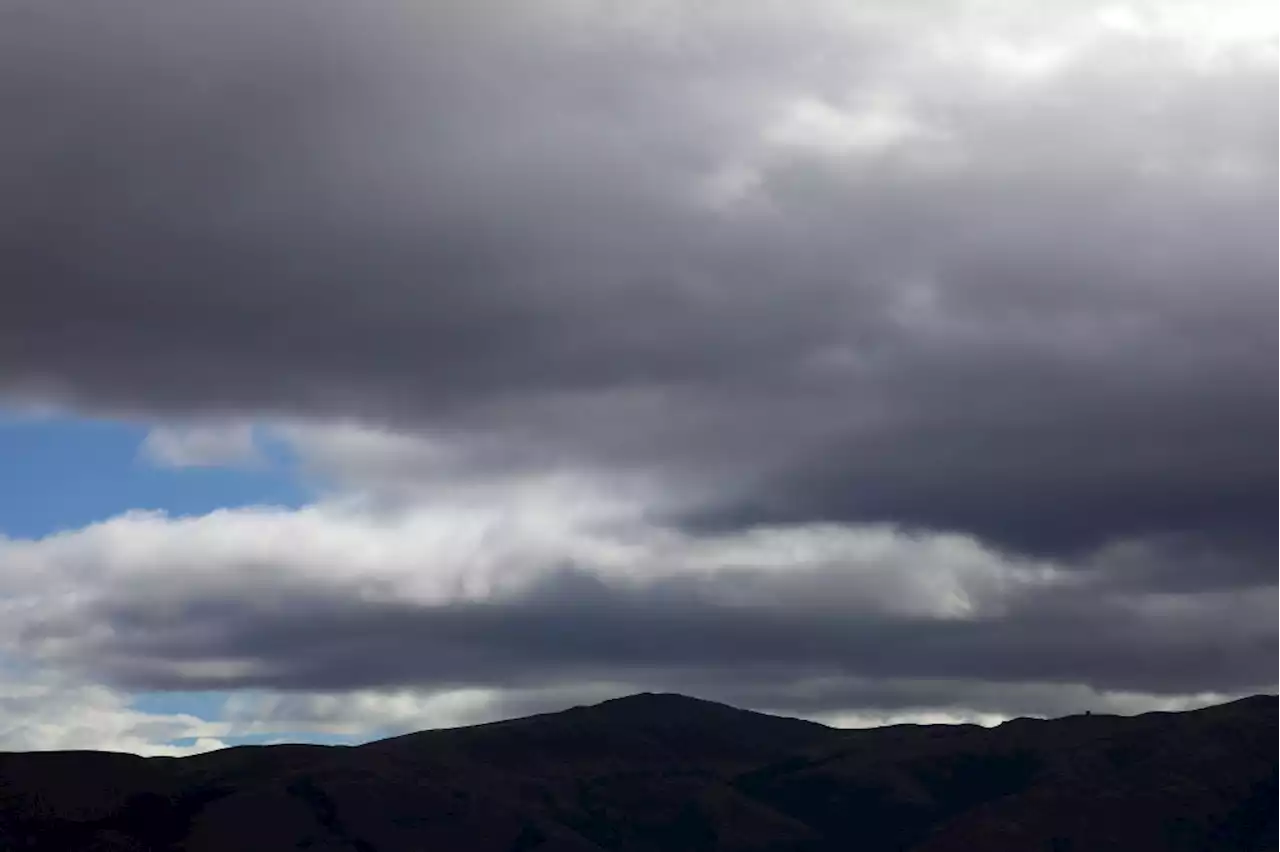 ‘Extremely isolated’ showers dot Bay Area as last vestiges of weekend storm heads out