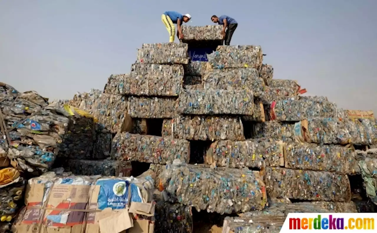 Foto : Penampakan Piramida Baru di Mesir, Terbuat dari 7.500 Kg Sampah Plastik | merdeka.com