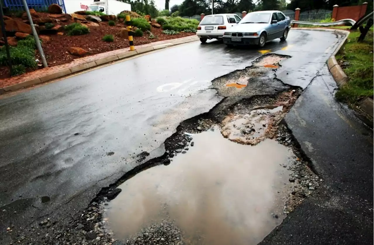 OPINION | Overloaded taxis, potholes – SA's one of the worst countries to drive in. Can we improve? | Wheels