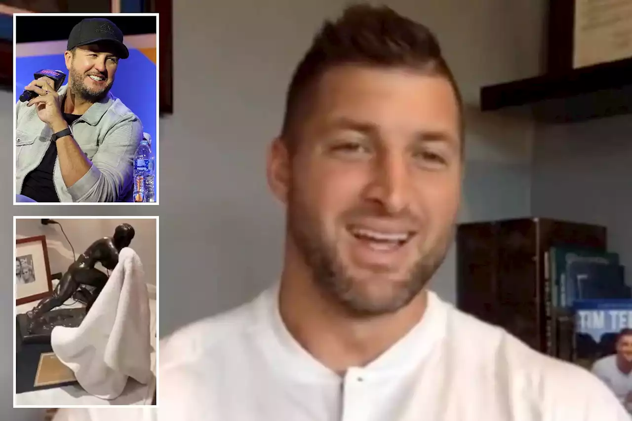 Luke Bryan did some crazy things with Tim Tebow’s Heisman Trophy