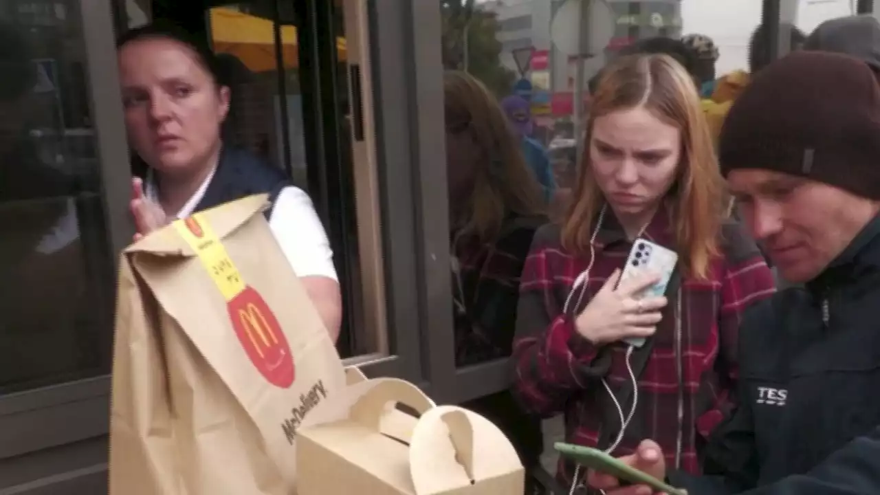 Riaperte 3 filiali di McDonald's a Kiev: c'è fila, funziona solo il servizio di consegna