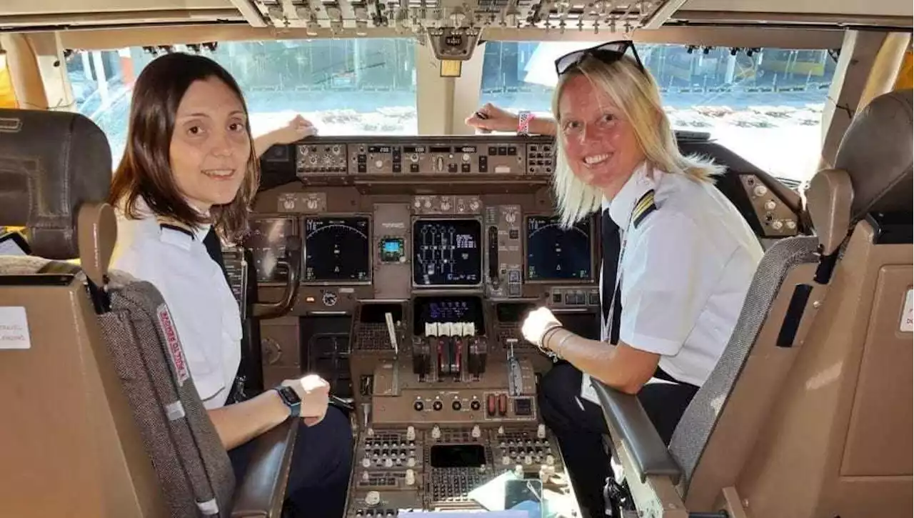 Un boeing 747 decolla con un equipaggio di sole donne: è la prima volta nella storia dell'aviazione civile italiana