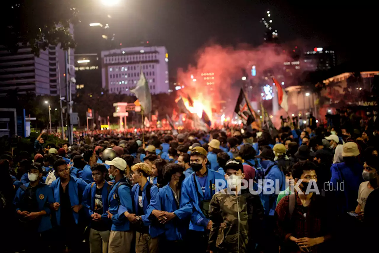 Demo Tolak Kenaikan BBM Berlanjut, Polda Metro Jaya Kerahkan 3.500 Personel |Republika Online