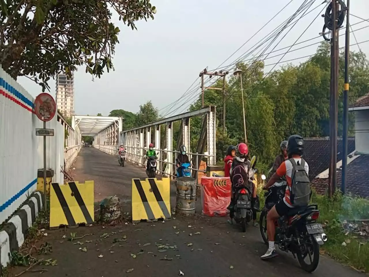 Jembatan Jurug A Menyusul Ditutup, Ratusan Pengendara Motor Kecele