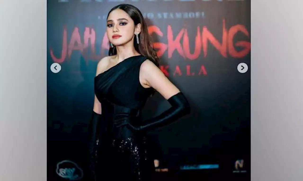 Tampil Serbahitam, Gaya Fashion Syifa Hadju di Premiere Jailangkung Sandekala