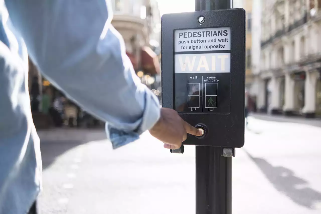 People are realising what the secret spinning cone is for under traffic lights