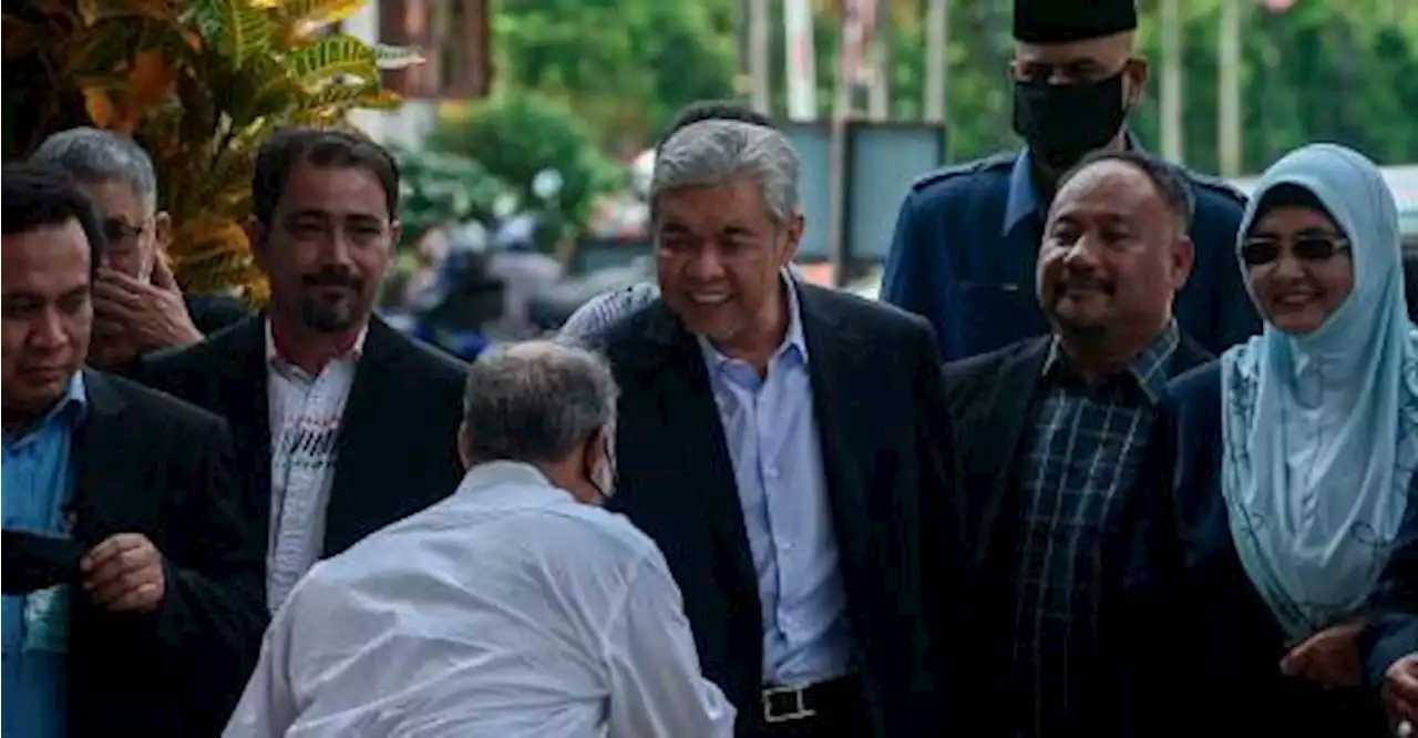 Aide: Zahid donates to all who ask without checking amount - Report