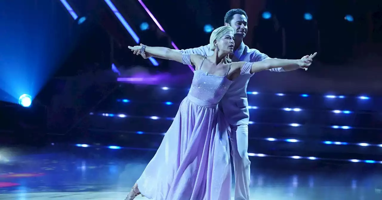 Selma Blair stuns in emotional 'DWTS' performance to 'Time of My Life'