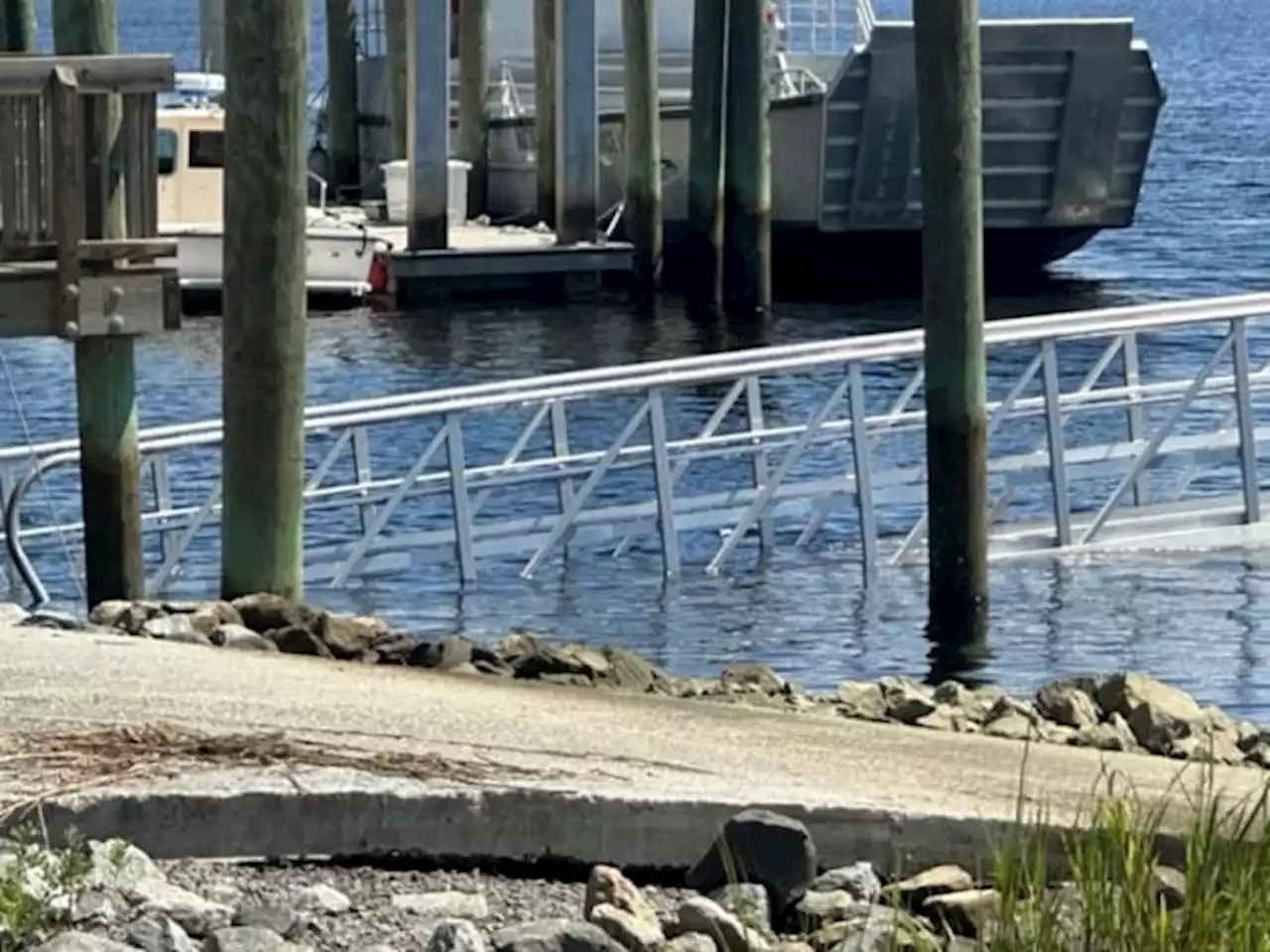 Retired submariners, family members were gathered for St. Marys River cruise when metal walkway collapsed, injuring 17