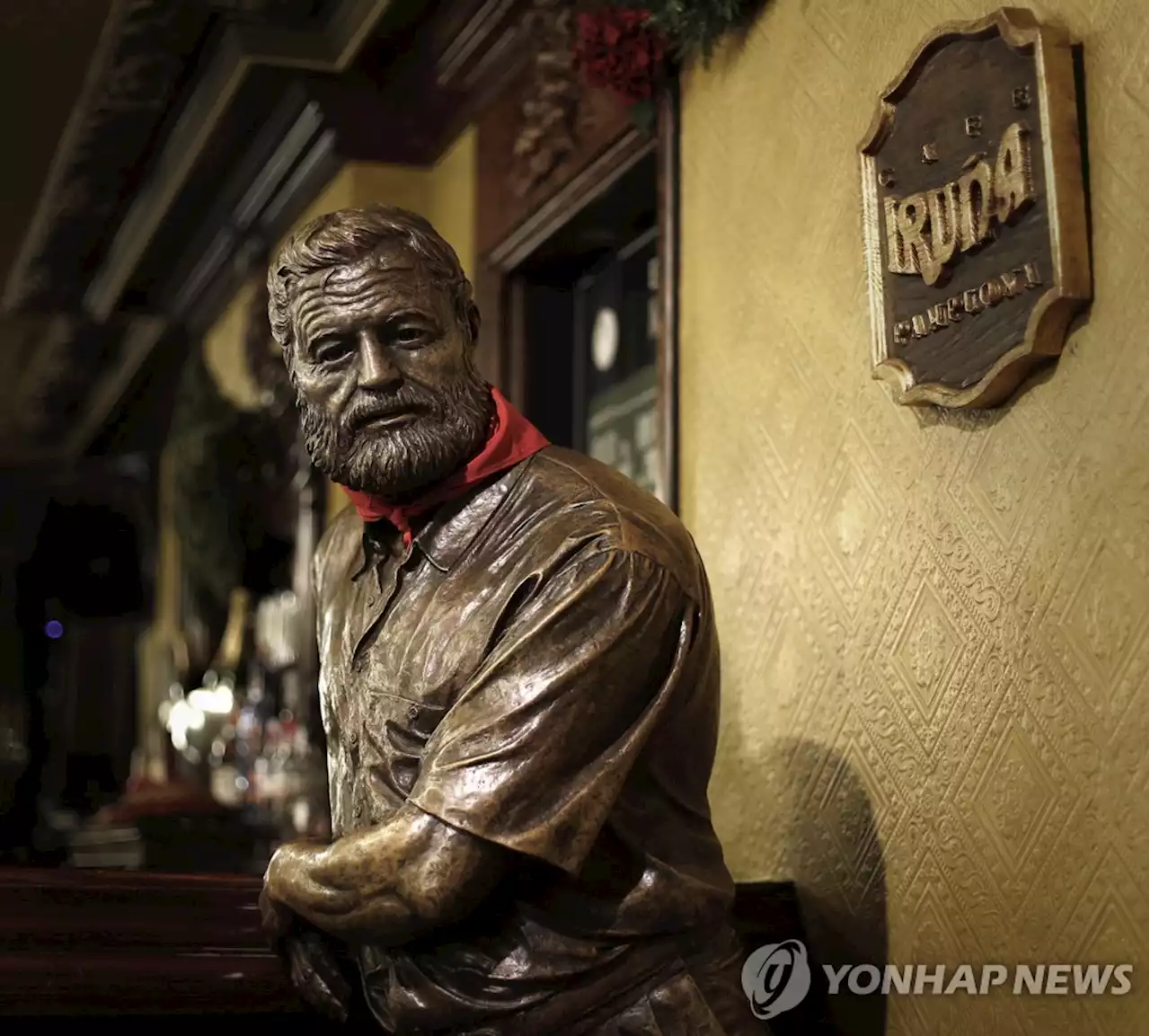 헤밍웨이 미출판 단편소설 공개…주인공은 '위대한 개츠비' 작가 | 연합뉴스