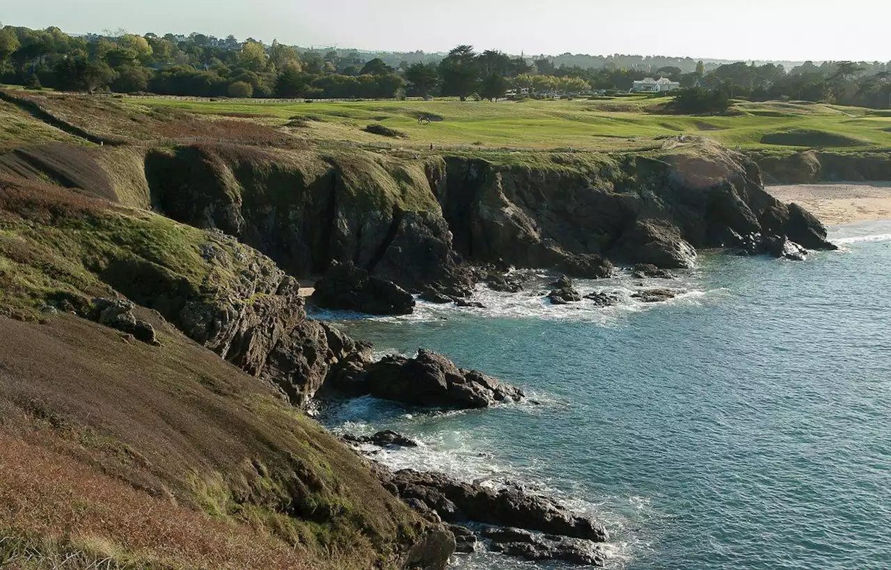 Une commune du Finistère veut renforcer une falaise surplombant sa plage