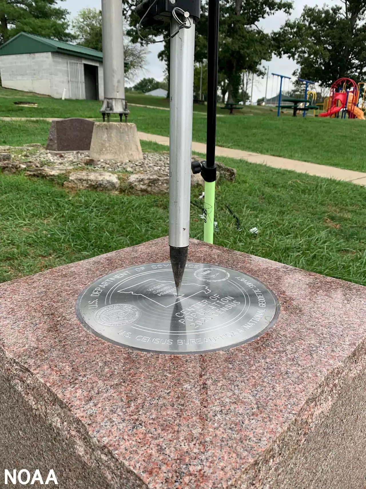 Marker in tiny Missouri hamlet denotes US population center