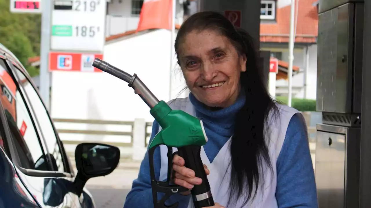 Die Tankstellen-Queen steht seit über 60 Jahren an der Zapfsäule