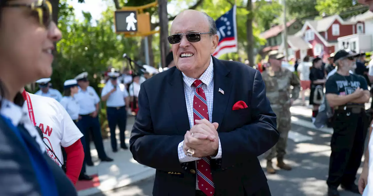 Man accused of slapping Rudy Giuliani on back inside Staten Island supermarket can have charge dropped