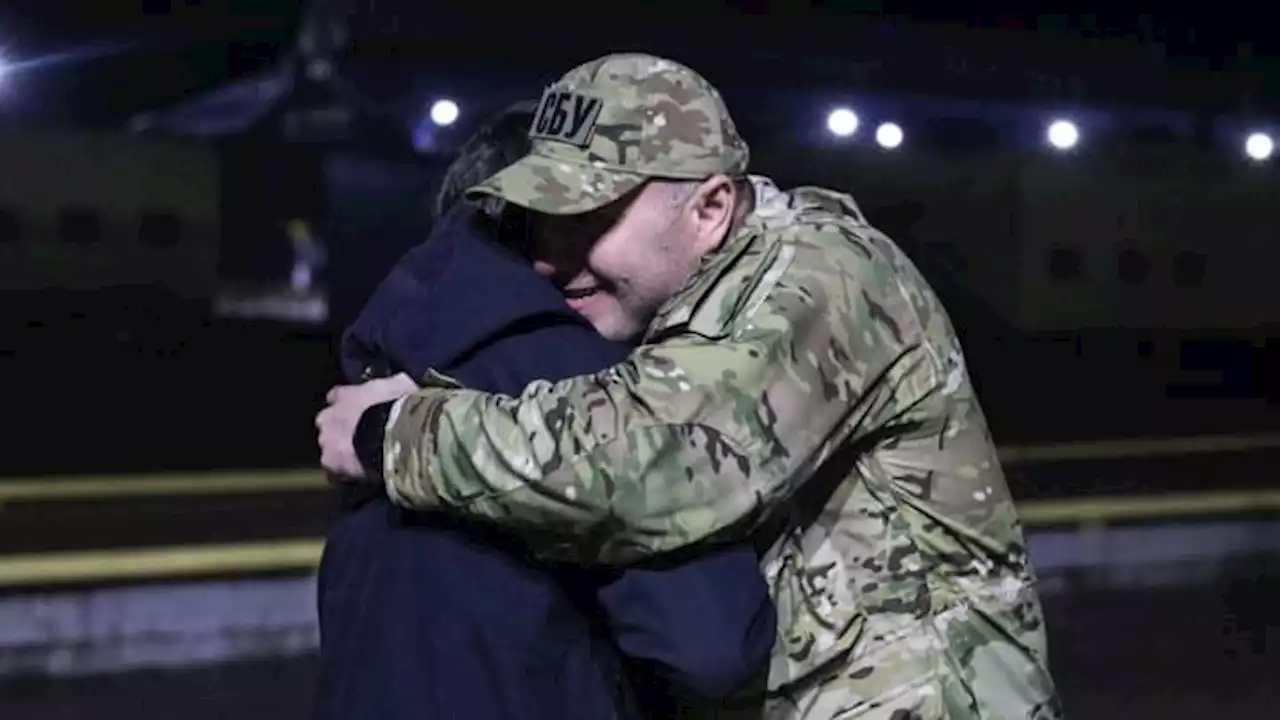 Ukraine welcomes home 'heroes' after prisoner swap; Russian mobilization sparks anti-war protests