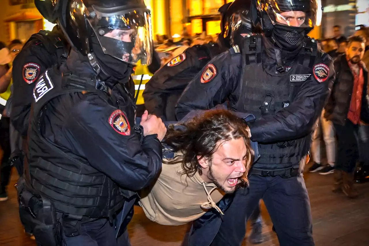 «Mobilisation partielle» de Vladimir Poutine : plus de 1.300 opposants arrêtés dans des manifestations à travers toute la Russie