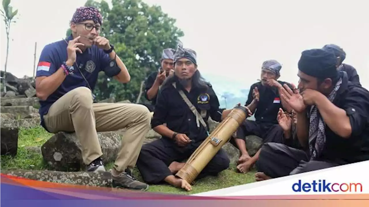 Sandiaga Ajak Grup Musik Tradisional Karinding Tampil di ADWI 2022