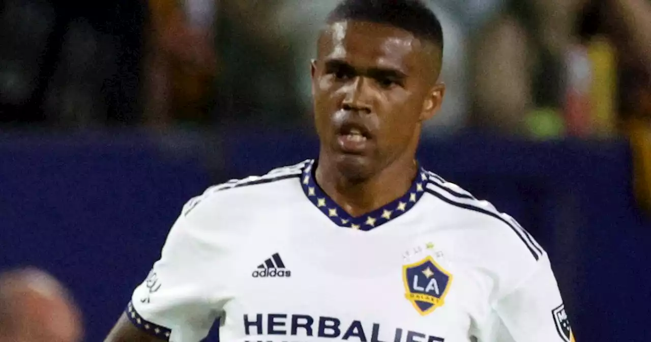 È la Mls ma sembra Wwe: Douglas Costa perde la testa e stende due avversari (video) - Il Fatto Quotidiano