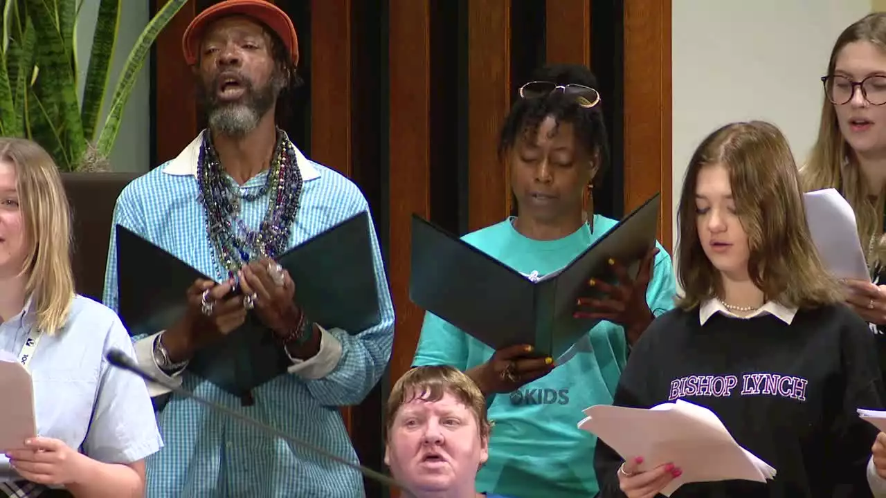 Dallas student choir rehearses with homeless singers