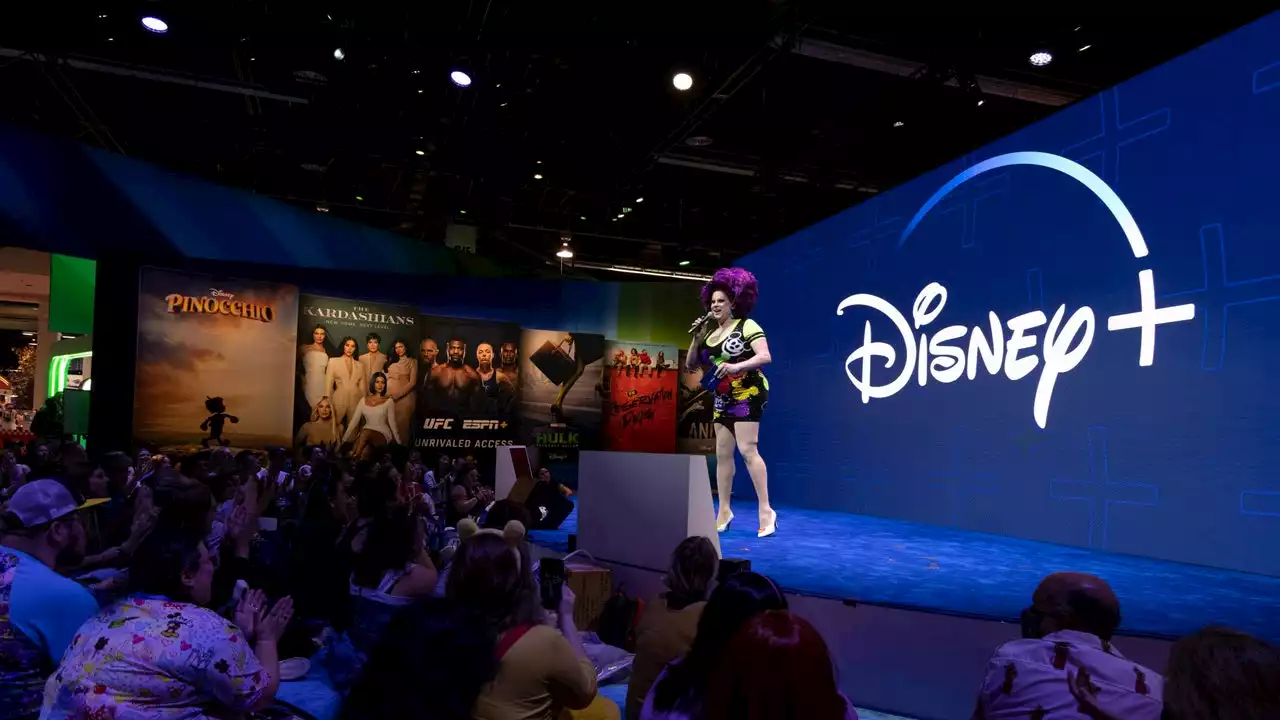 Disney+ va encore augmenter le prix de son abonnement et va aussi copier sur Netflix