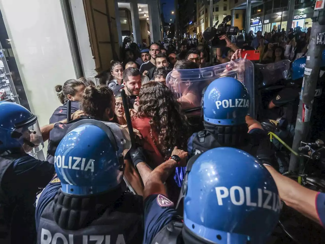 'Pronti a scatenare l'inferno'. L'allarme di Crosetto sui centri sociali