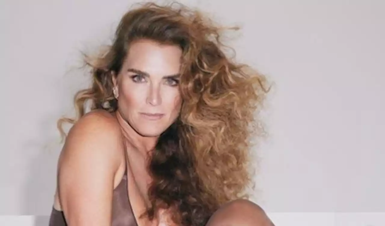 Brooke Shields a 57 anni posa in lingerie per Kim Kardashian - iO Donna