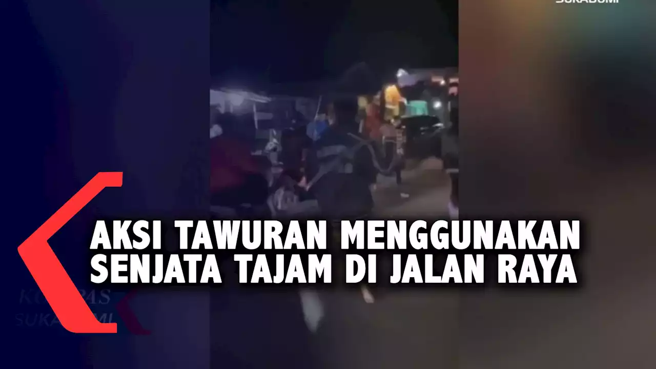 Aksi Tawuran Menggunakan Senjata Tajam Di Jalan Raya