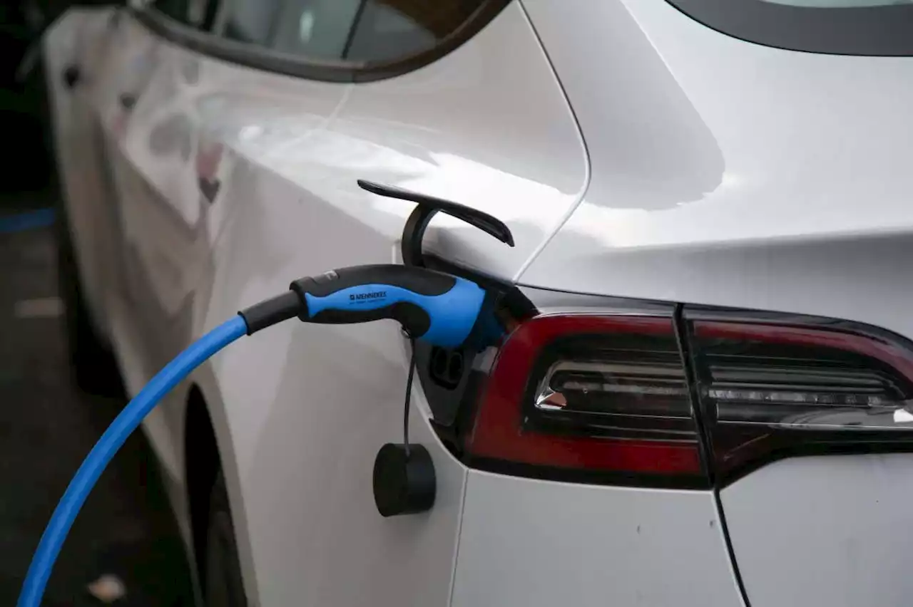 Too many electric cars charging at night may overload electrical grid