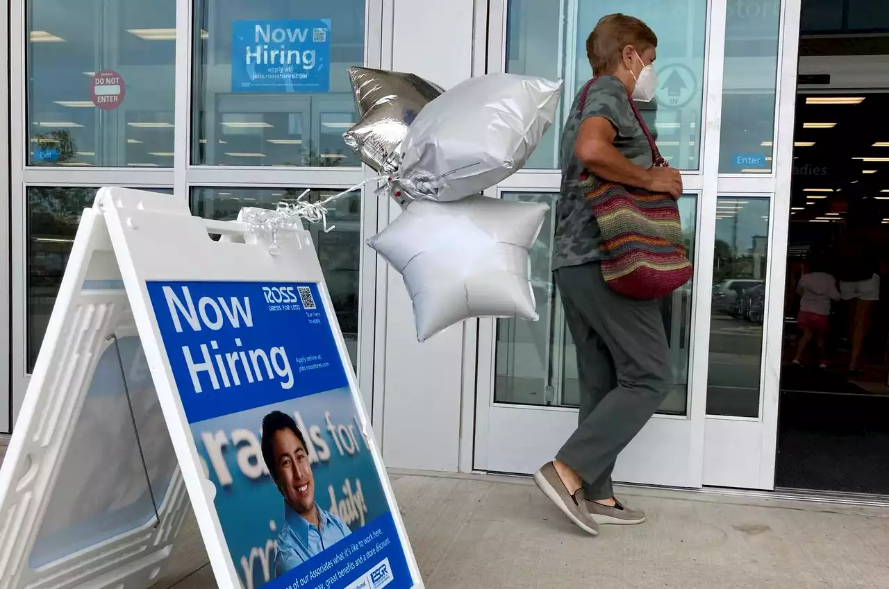 More Americans apply for jobless aid last week