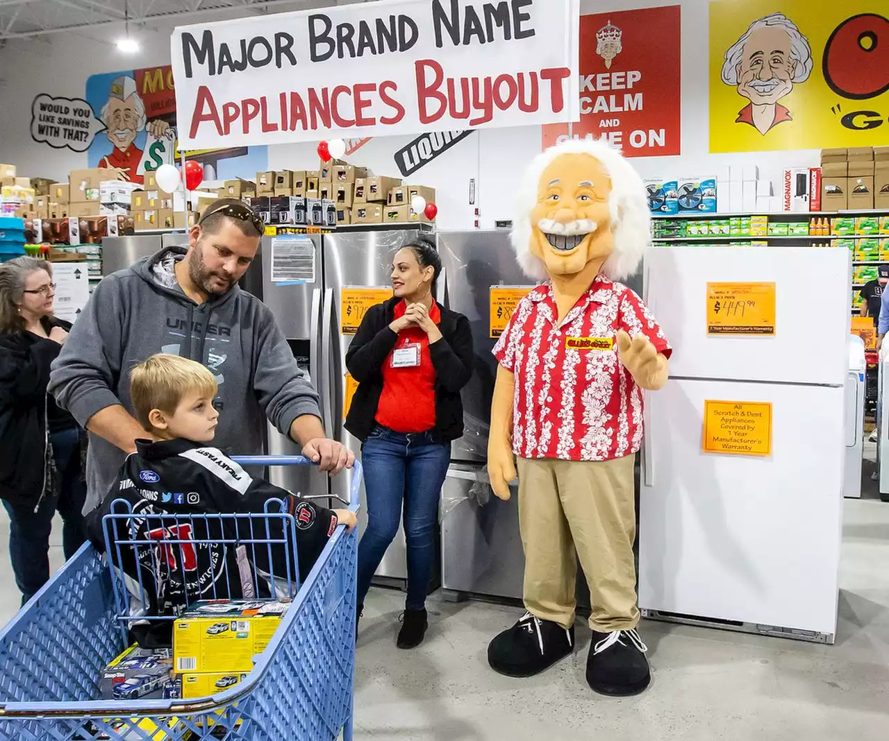 Ollie’s Bargain Outlet will attempt to break the record for ‘World’s Largest Bobblehead’