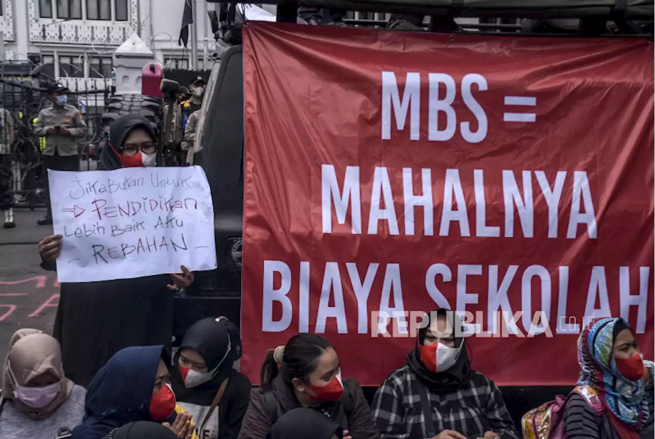 Aksi Tolak Mahalnya Biaya Sekolah di Jabar |Republika Online