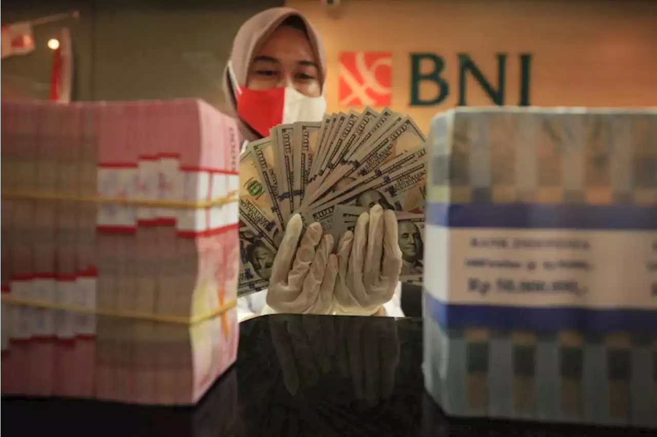 Dolar Lompat ke Level Tertinggi, Rupiah Makin Melorot di Atas Rp 15 Ribu |Republika Online