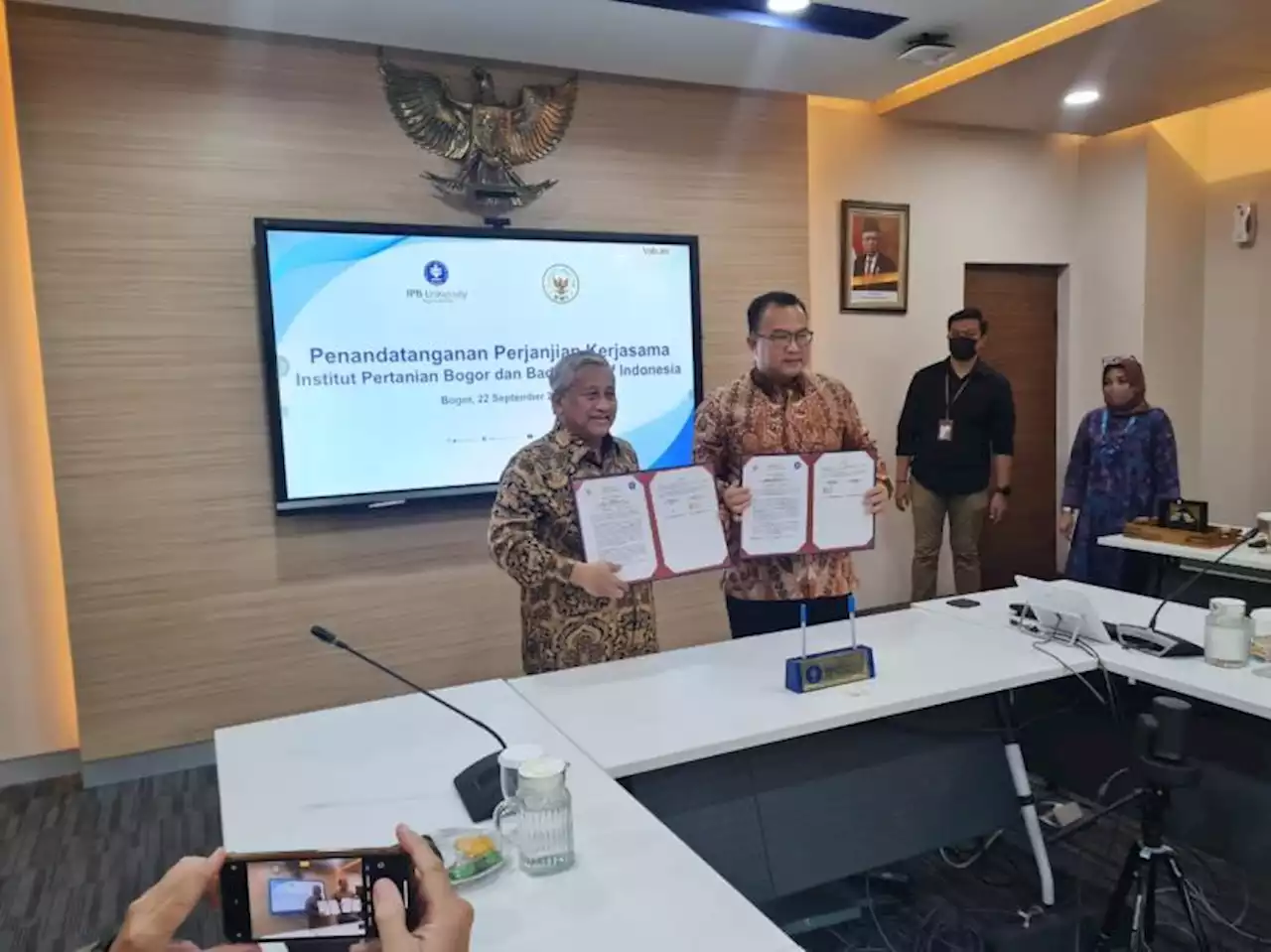 IPB dan BWI Menjalin Kerja Sama Pengelolaan Dana IPB di Sukuk Wakaf |Republika Online