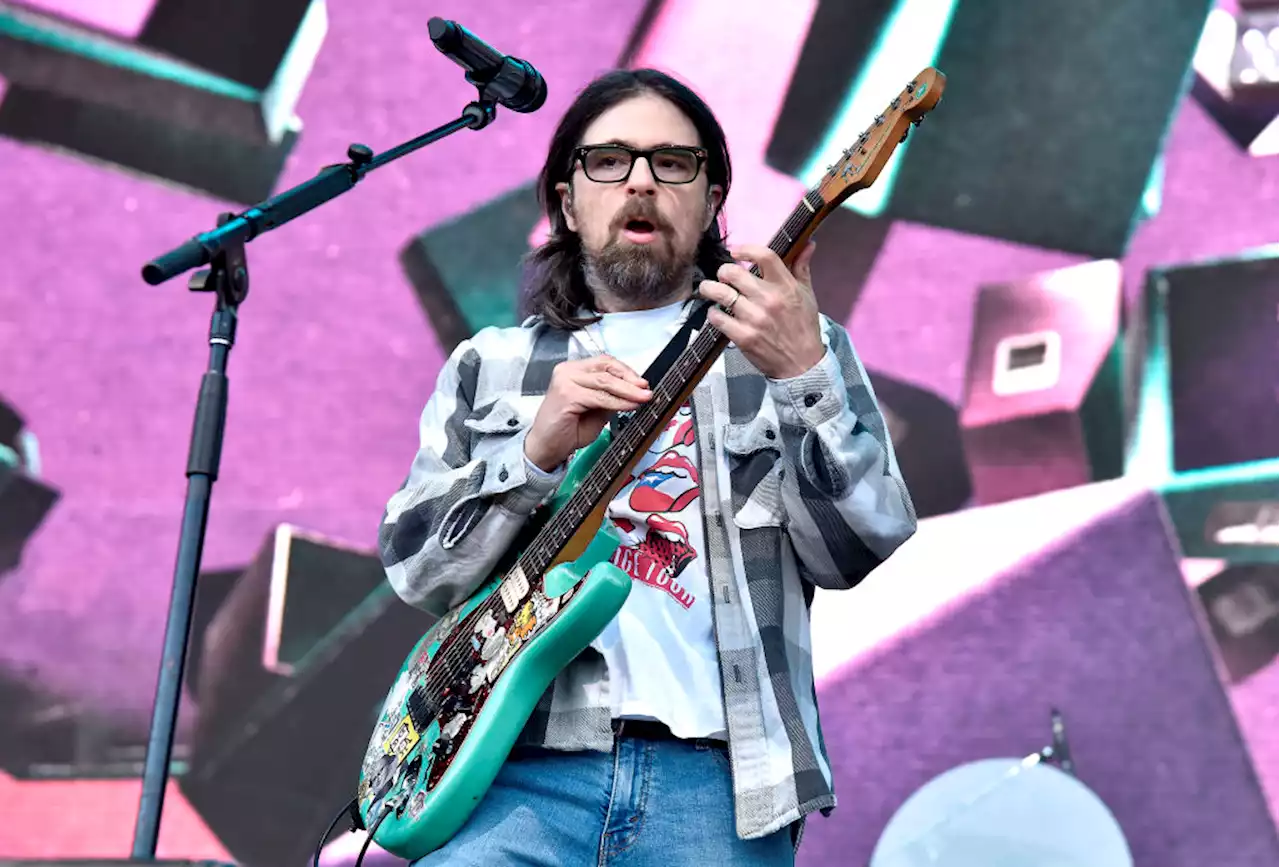 Weezer Punctually Ring in Fall With 'SZNZ: Autumn' EP